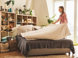 Cuando buscamos una mayor sensación de frescura en nuestra cama, las sábanas de tejidos de fibras naturales como el algodón y el lino son la mejor opción. ISTOCK GETTY IMAGES/Slobodan Vasic