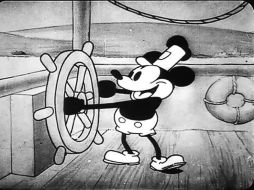 El ratón animado en blanco y negro, podría tener un futuro escabroso, luego de que otros personajes como “Winnie The Pooh” perdieron sus derechos reservados. ESPECIAL / Cortesía Disney