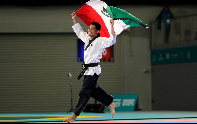William Arroyo ganó la primera medalla de oro de Santiago 2023 al superar en taekwondo al nicaragüense Martín Ortega en la modalidad de poomsae. AFP