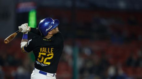 Sebastián Valle impulsó a Jack Mayfield hasta home para ganar el primer juego de la serie. CORTESÍA/Charros de Jalisco