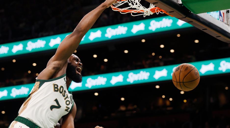 Jaylen Brown guió al equipo de los Celtics a la victoria al lograr 31 puntos, 10 rebotes y 6 asistencias. AP