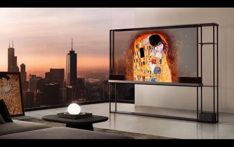 Una de las innovaciones tecnológicas más impresionantes estrenada en el CES 2024 es este televisor transparente de la marca LG. ESPECIAL / LG