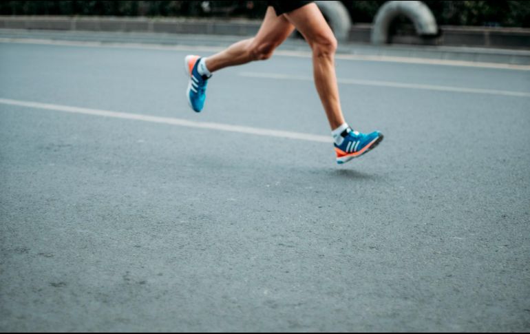 Correr es una de las actividades físicas más beneficiosas para el cuerpo. ESPECIAL/ Foto de sporlab en Unsplash
