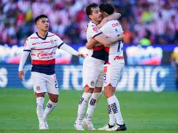 Un partido con etiqueta de triunfo obligatorio, Chivas se mide este sábado en punto de las 19:05 horas en el Estadio Akron a Querétaro. IMAGO7