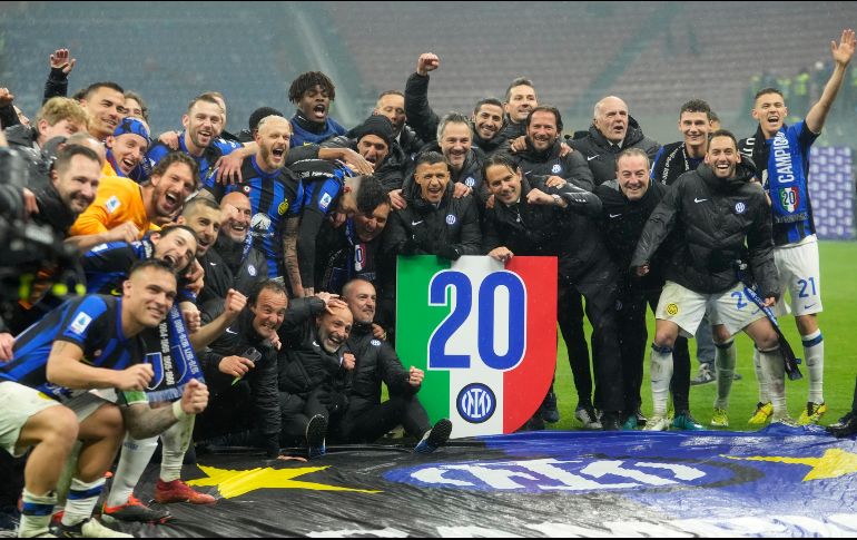 El Inter logró la coronación al establecer una diferencia de 17 puntos sobre el Milan. AP/L. Bruno
