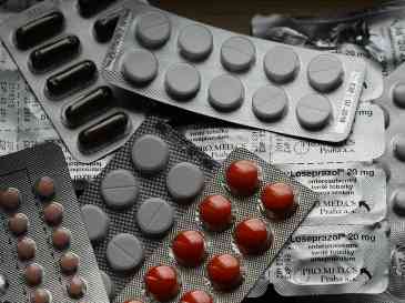 Evita desechar medicamentos caducos en tu hogar.ESPECIAL/Foto de Pixabay en Pexels