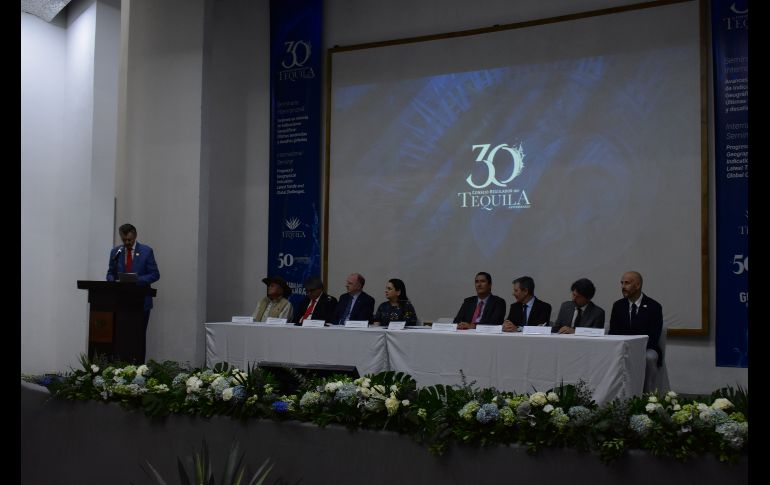 Miguel Ángel Domínguez, presidente del CRT, resaltó la etapa que dio paso a la creación del CRT en el año 1994 con el fin de tomar acciones para respaldar la denominación de origen del tequila. CORTESÍA