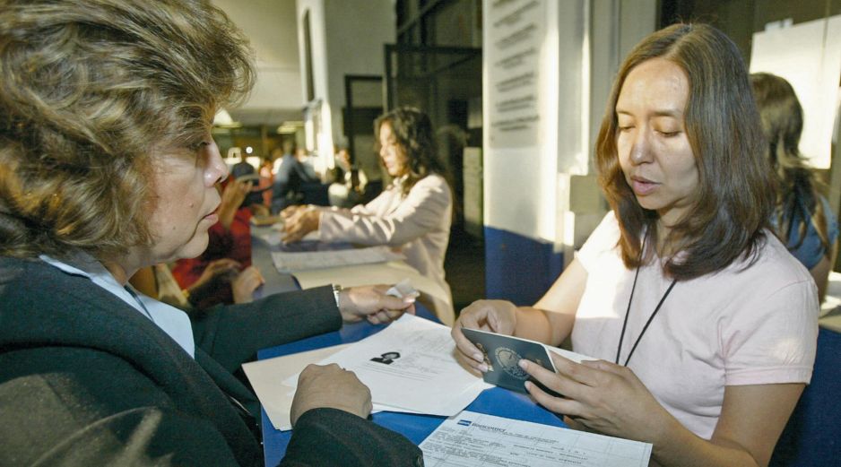 La Cancillería pide a las personas que consulten en su sitio de internet los pasos para hacer su cita y obtener o renovar su pasaporte. EL INFORMADOR